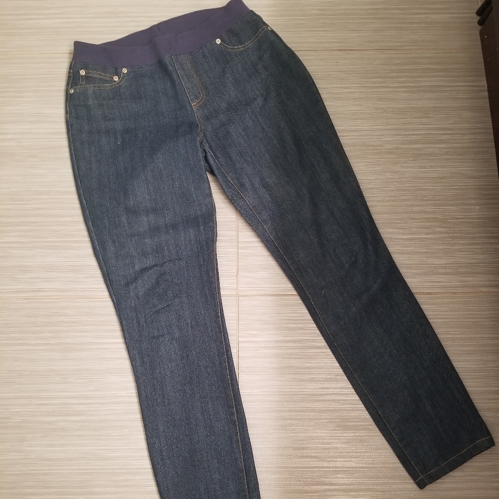 Womans NEW Pull on light denim jeans